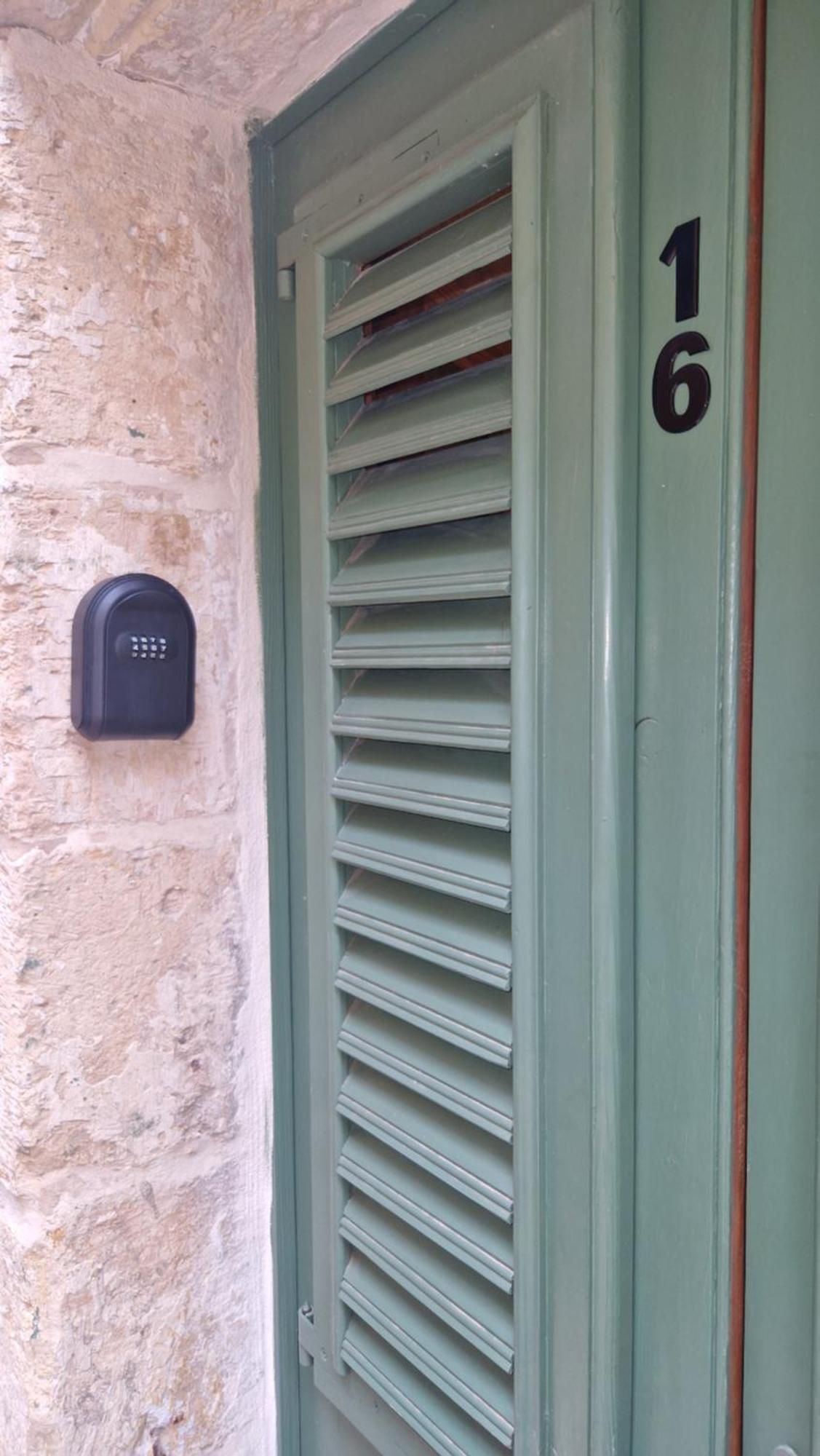 12 -16 , Pacifiku Scicluna Birgu Exterior photo